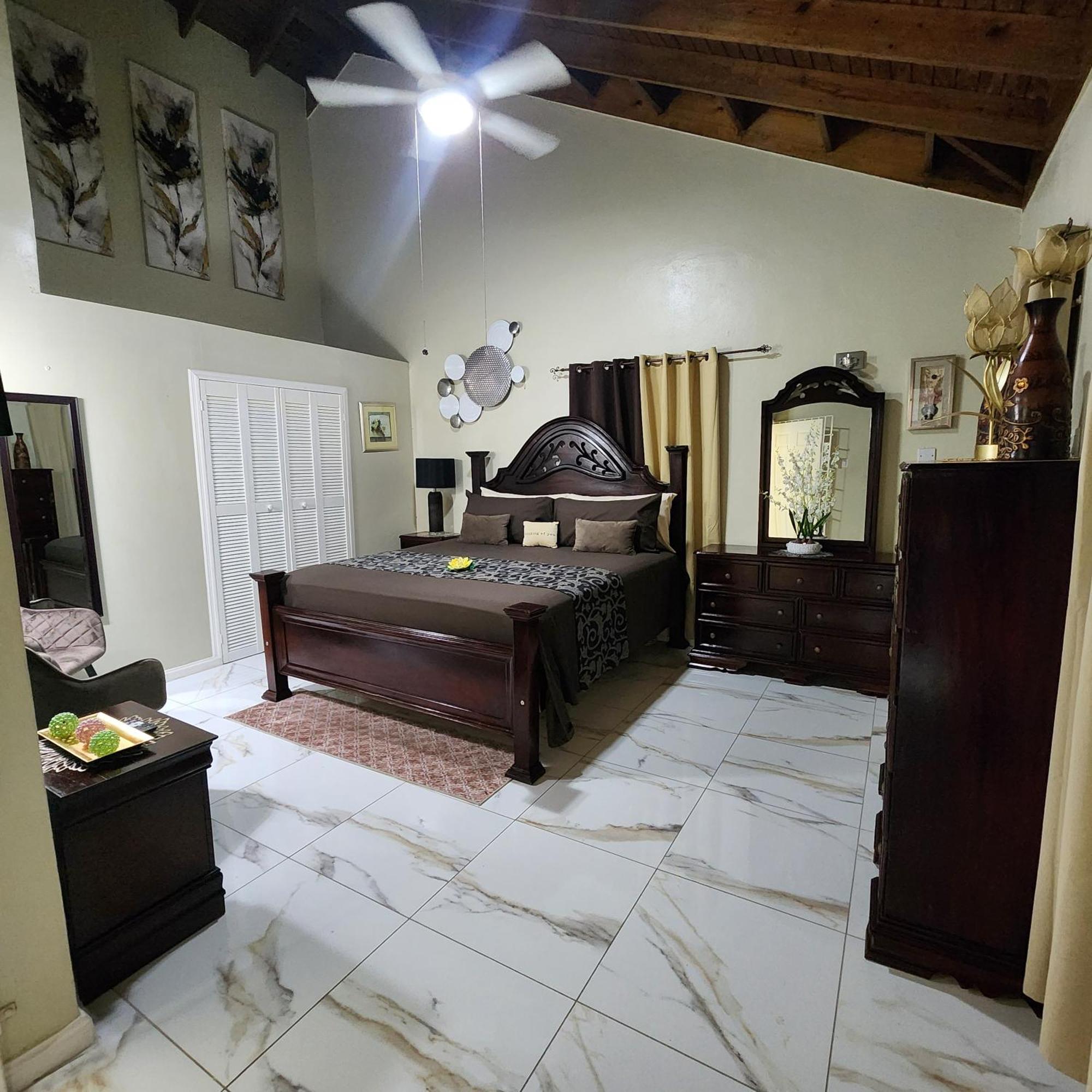 Spacious Luxury 3 Bed Rooms In Kingston Eksteriør bilde