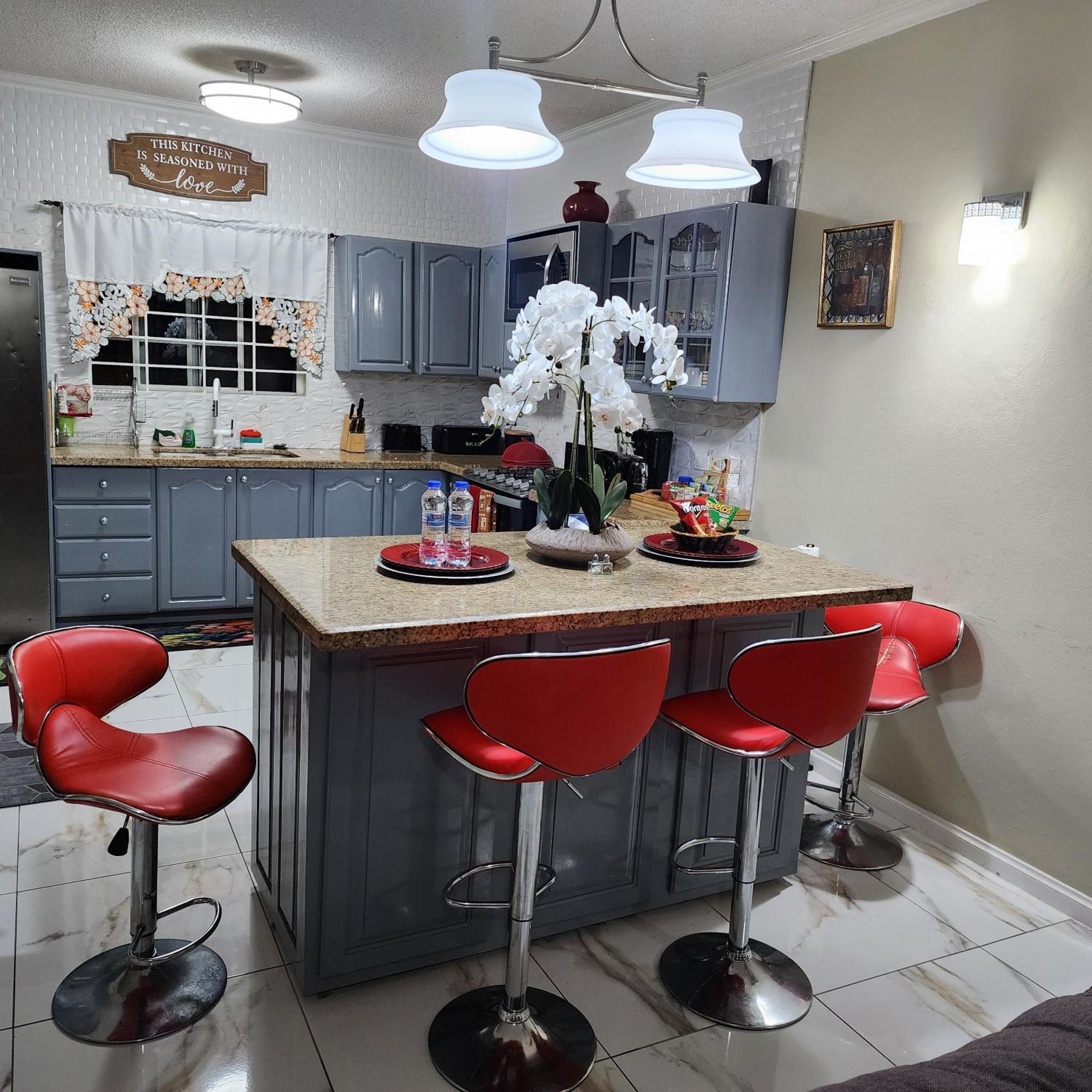 Spacious Luxury 3 Bed Rooms In Kingston Eksteriør bilde