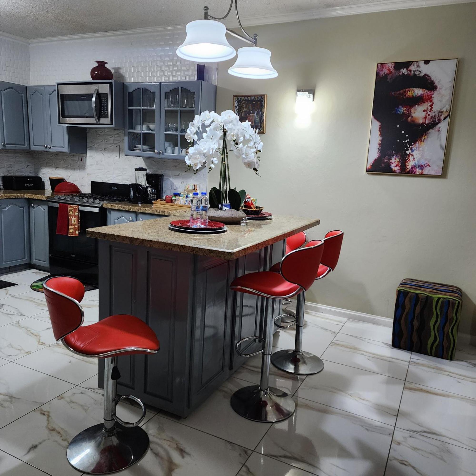 Spacious Luxury 3 Bed Rooms In Kingston Eksteriør bilde