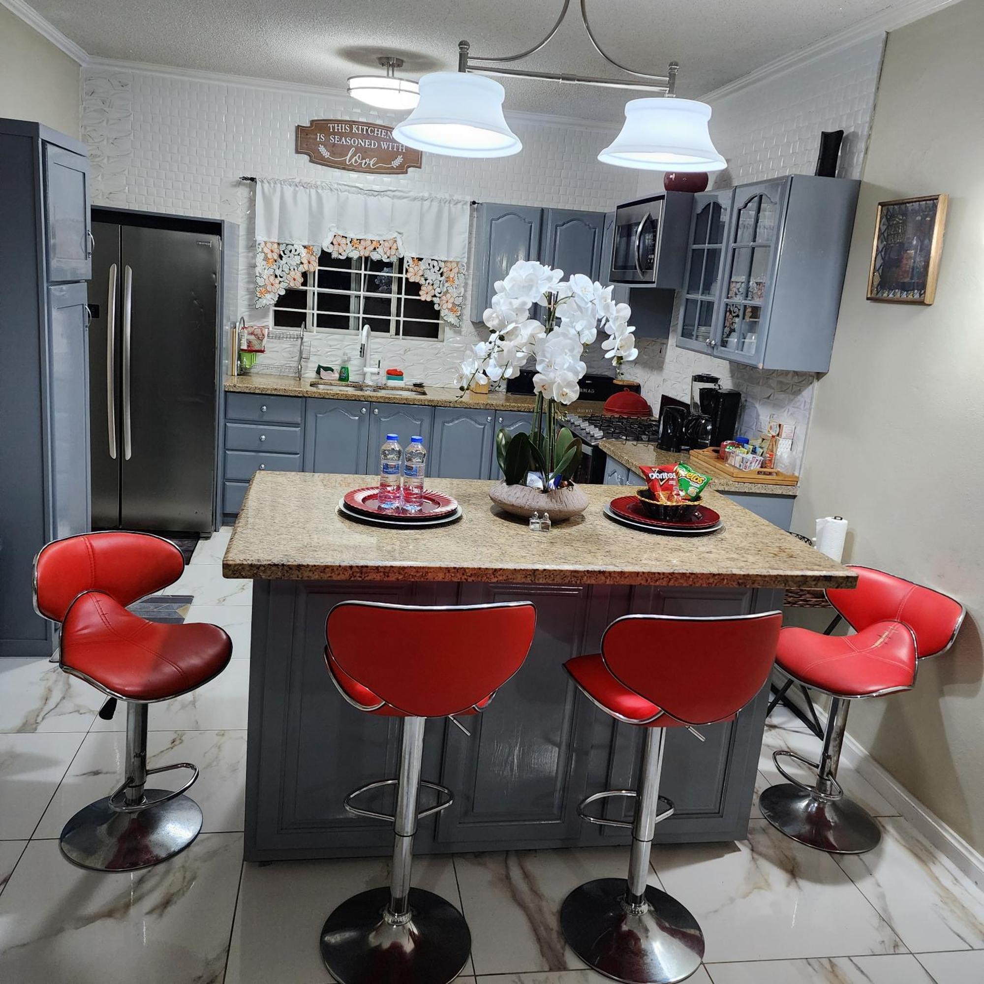 Spacious Luxury 3 Bed Rooms In Kingston Eksteriør bilde