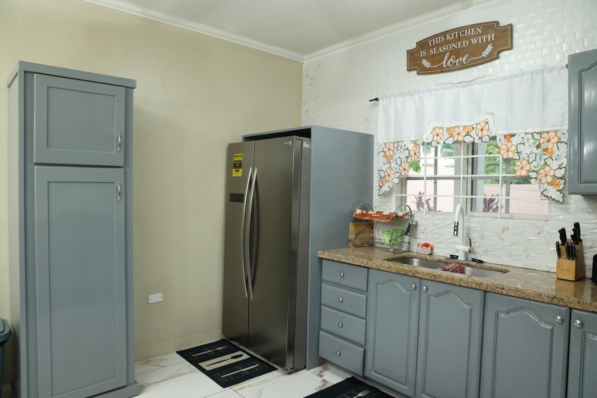 Spacious Luxury 3 Bed Rooms In Kingston Eksteriør bilde